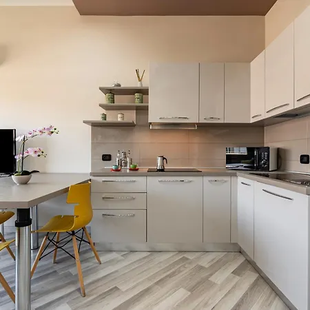 Guesthost - Live Vibe By Stesicoro Metro